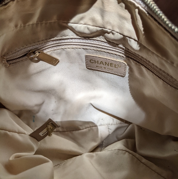 Chanel: CC Travel Line Nylon y2k Shoulder Bag - Picture 11 of 15